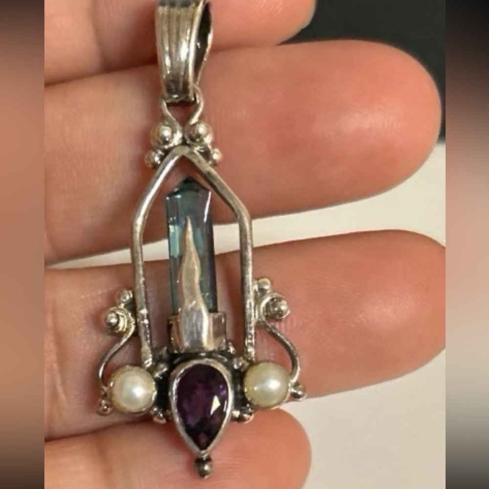Vintage sterling silver Shankari blue gemstone amethyst pearl pendant Necklace.